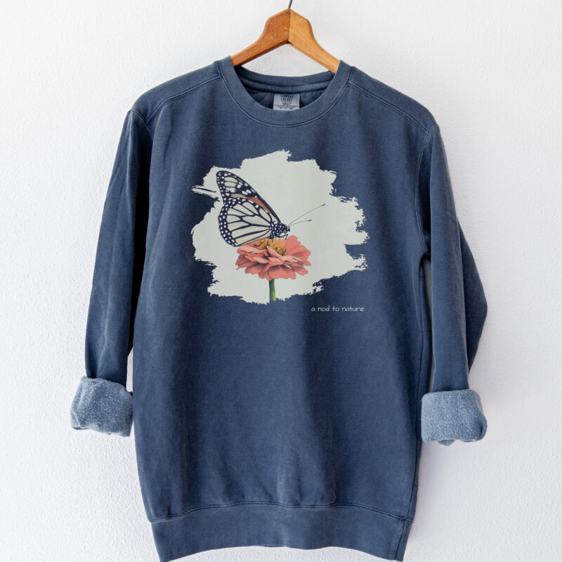 Monarch & Bloom – Unisex Sweatshirt vintage style sweatshirts – Blue Jean